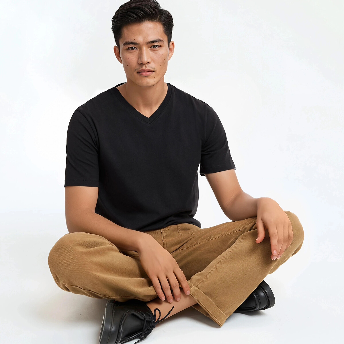 Κοντομάνικο βαμβακερό T-shirt με V λαιμόκοψη