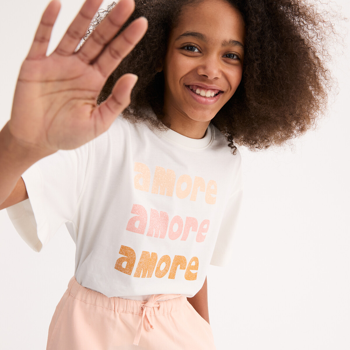 Κοντομάνικο t-shirt με γυαλιστερό μήνυμα και στρογγυλή λαιμόκοψη