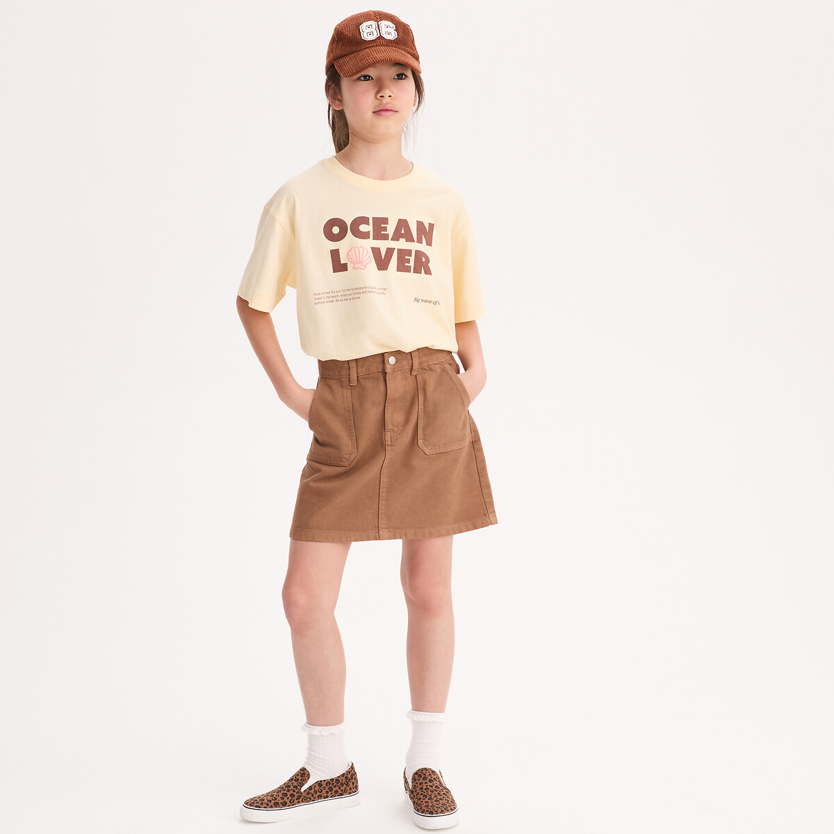 Κοντομάνικο T-shirt με στρογγυλή λαιμόκοψη και στάμπα μπροστά