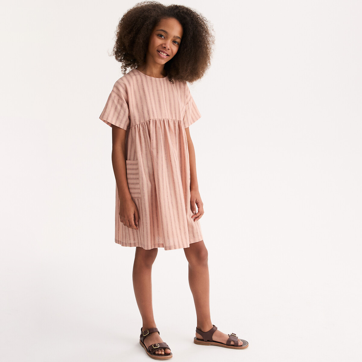 Ριγέ φόρεμα με κοντά μανίκια