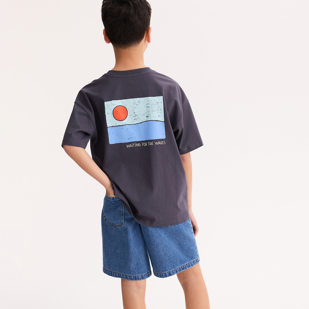 Φαρδύ t-shirt με στρογγυλή λαιμόκοψη και κοντά μανίκια