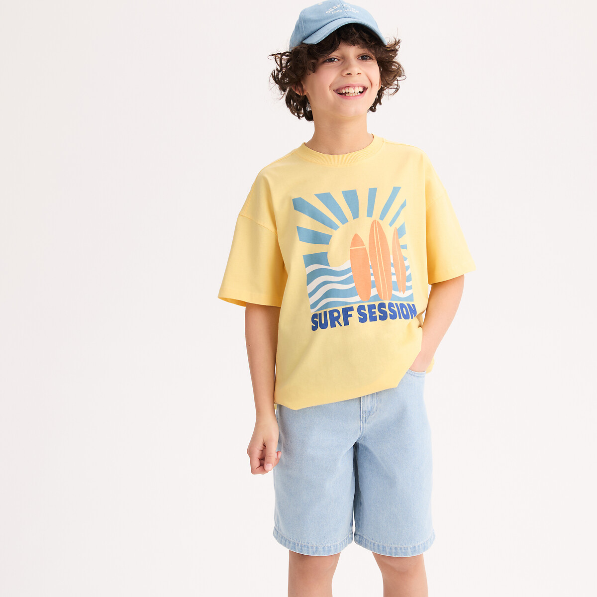 Oversized T-shirt με στρογγυλή λαιμόκοψη και κοντά μανίκια