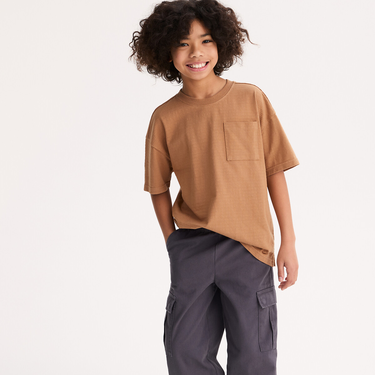 Κοντομάνικο T-shirt με στρογγυλή λαιμόκοψη και τσέπη στο στήθος