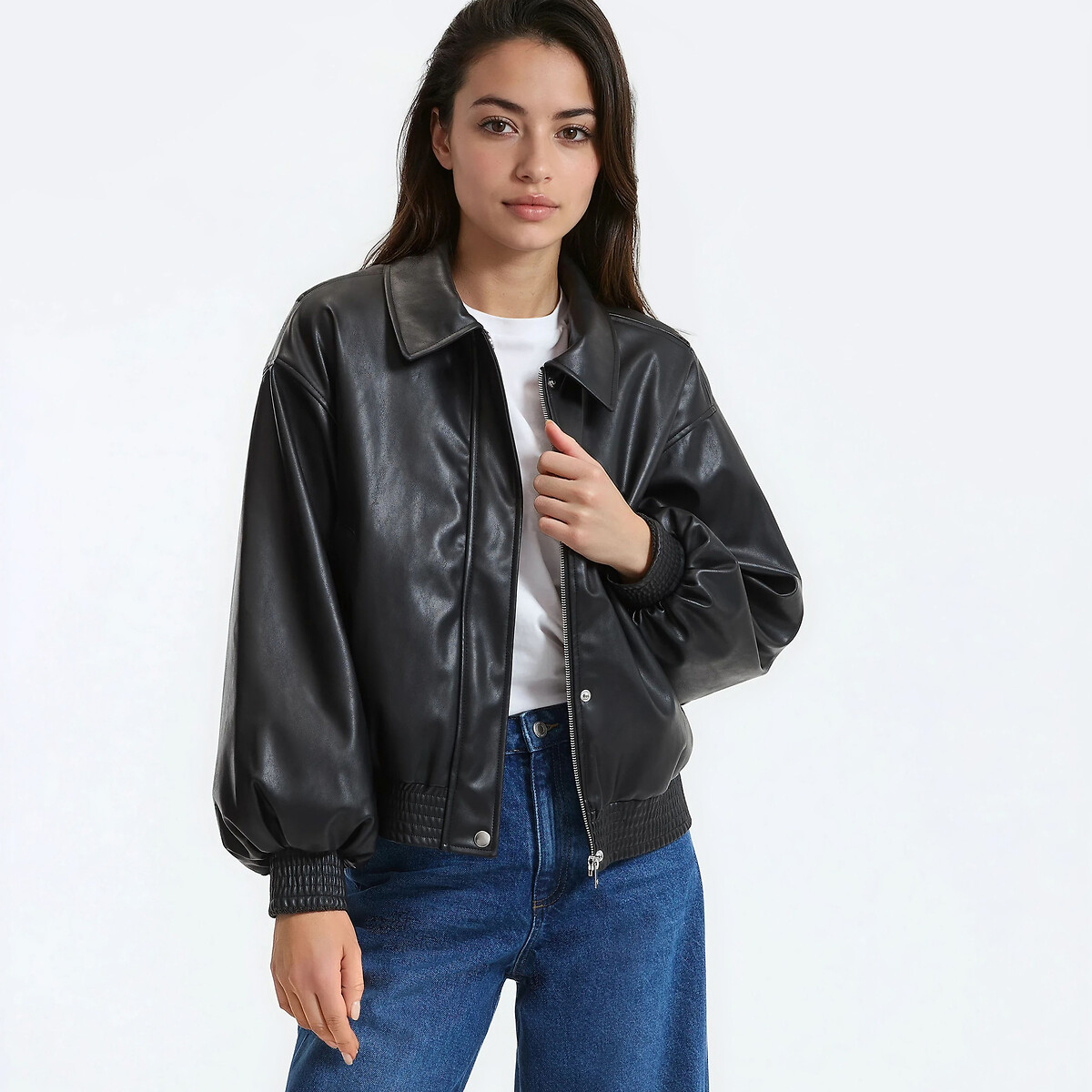 Κοντό μπουφάν από συνθετικό δέρμα με φερμουάρ