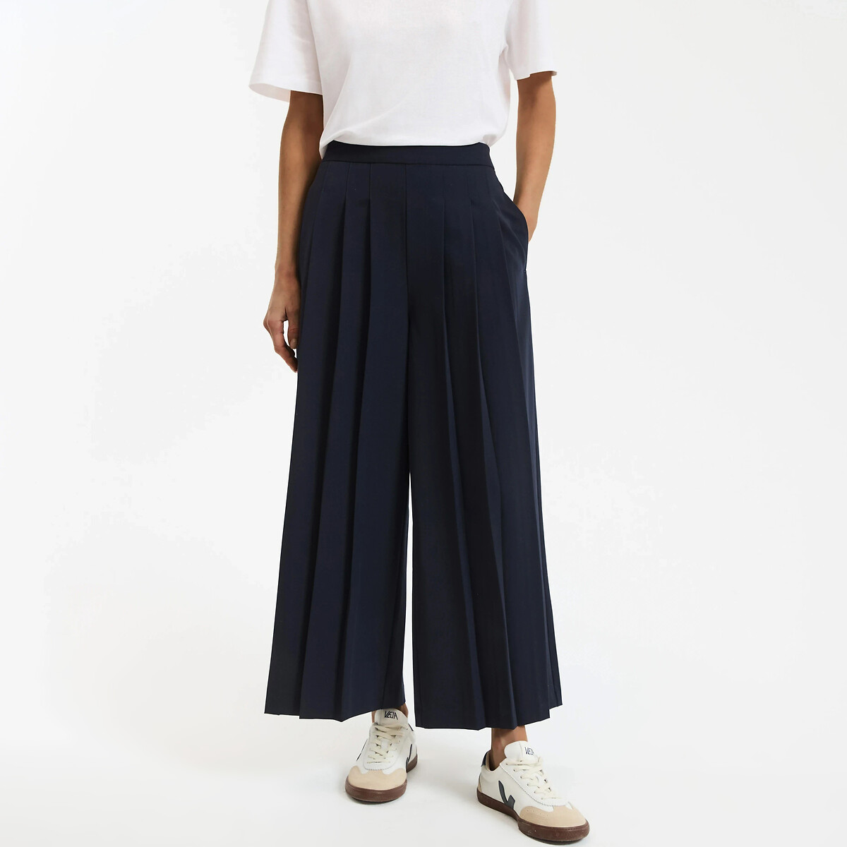 Φαρδύ παντελόνι 7|8 με πιέτες και ανάλαφρη υφή