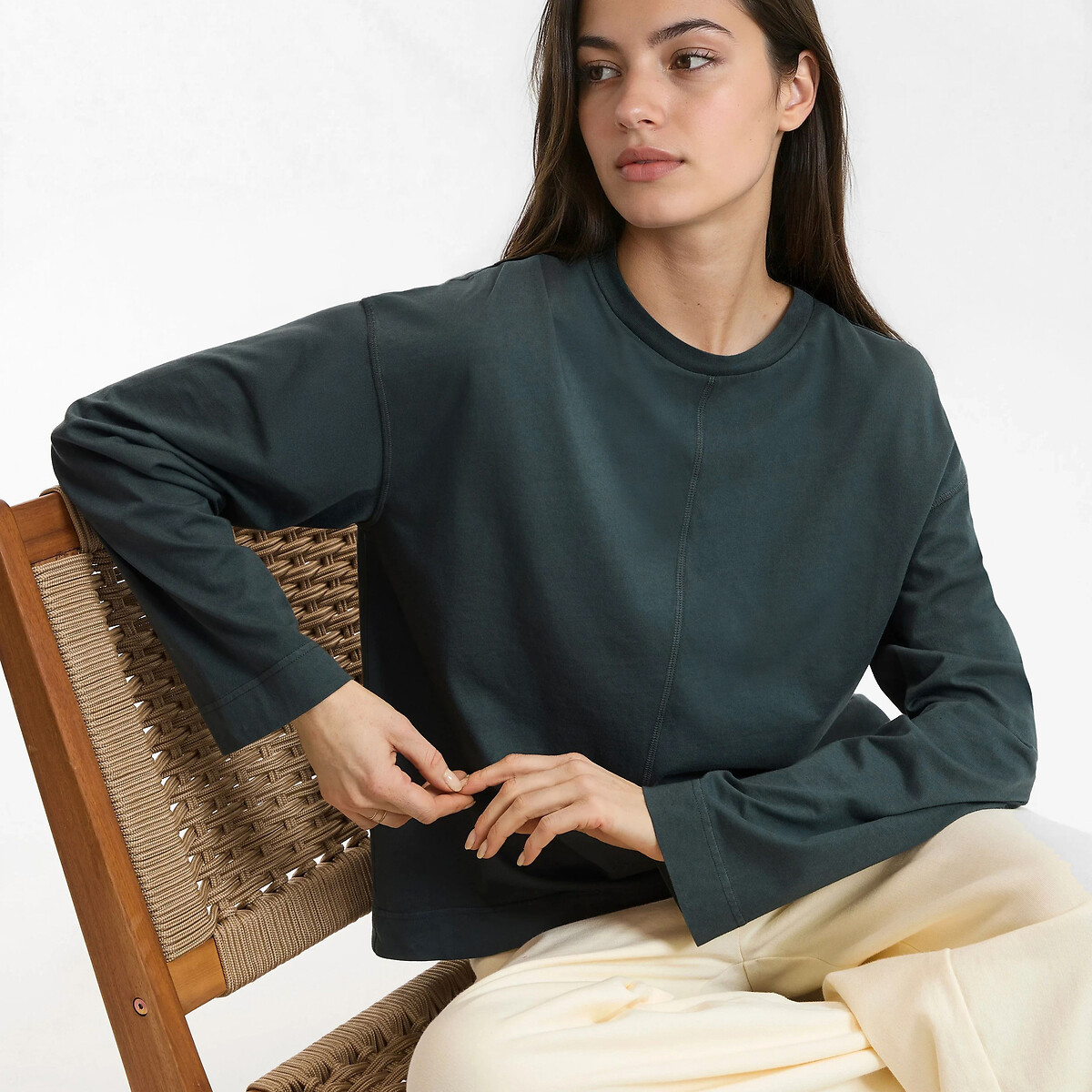 Μπλούζα με στρογγυλή λαιμόκοψη και μακριά μανίκια