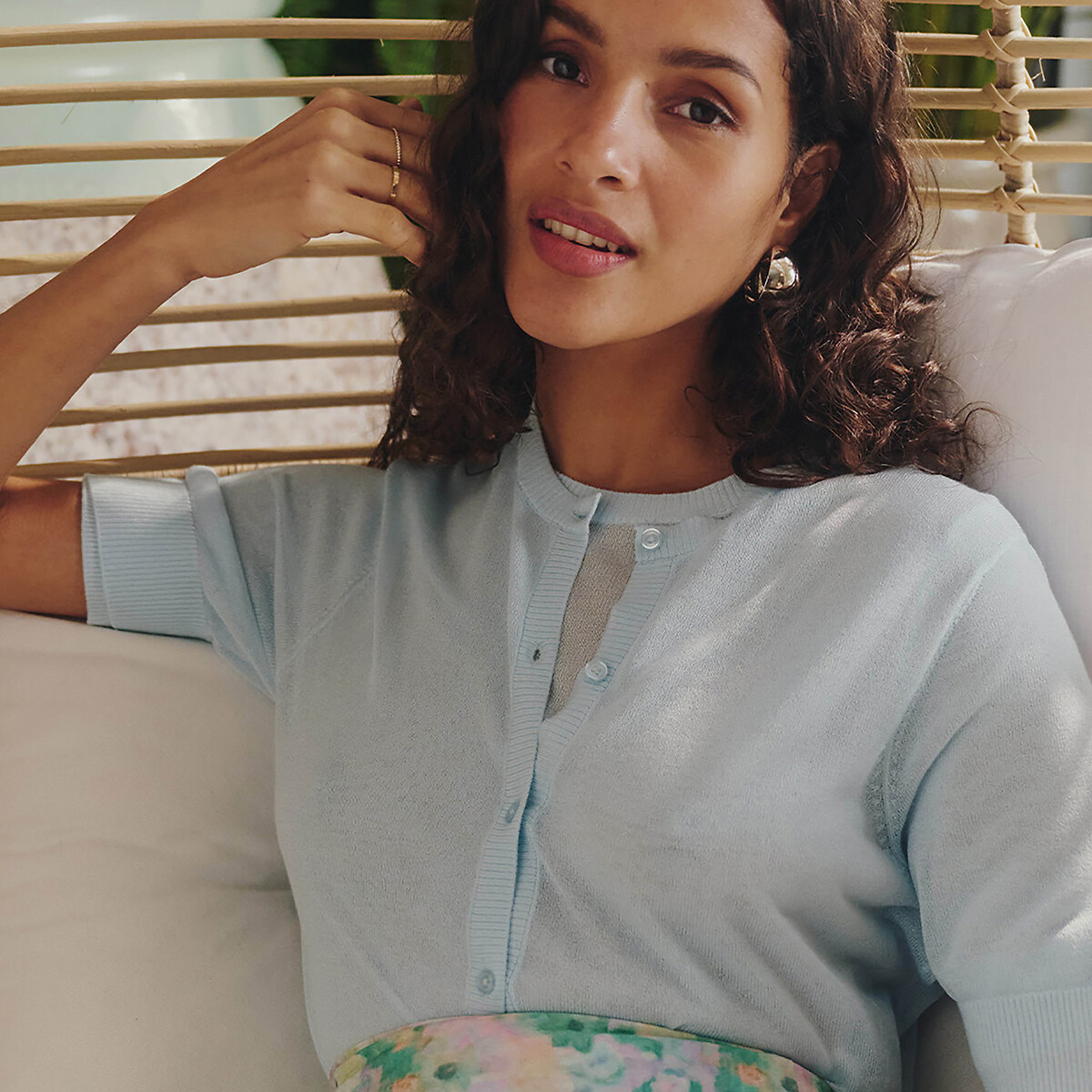 Κοντή ζακέτα με στρογγυλή λαιμόκοψη