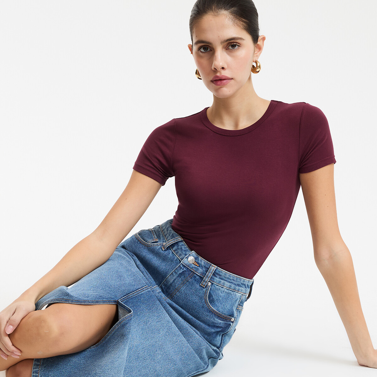 Κοντομάνικο μπλουζάκι με στρογγυλή λαιμόκοψη