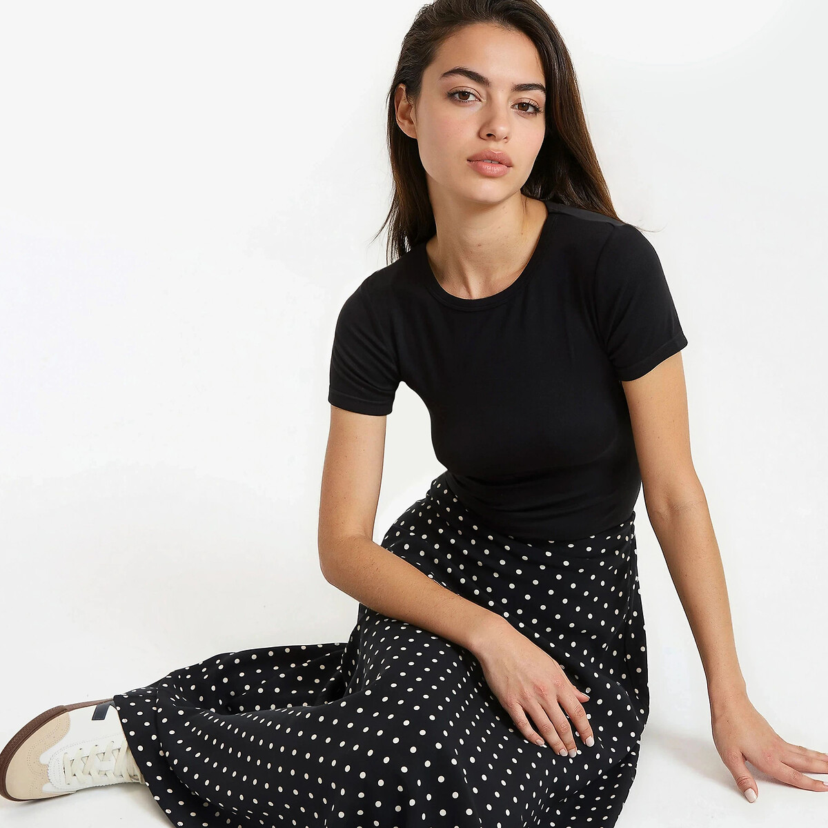 Κοντομάνικο μπλουζάκι με στρογγυλή λαιμόκοψη