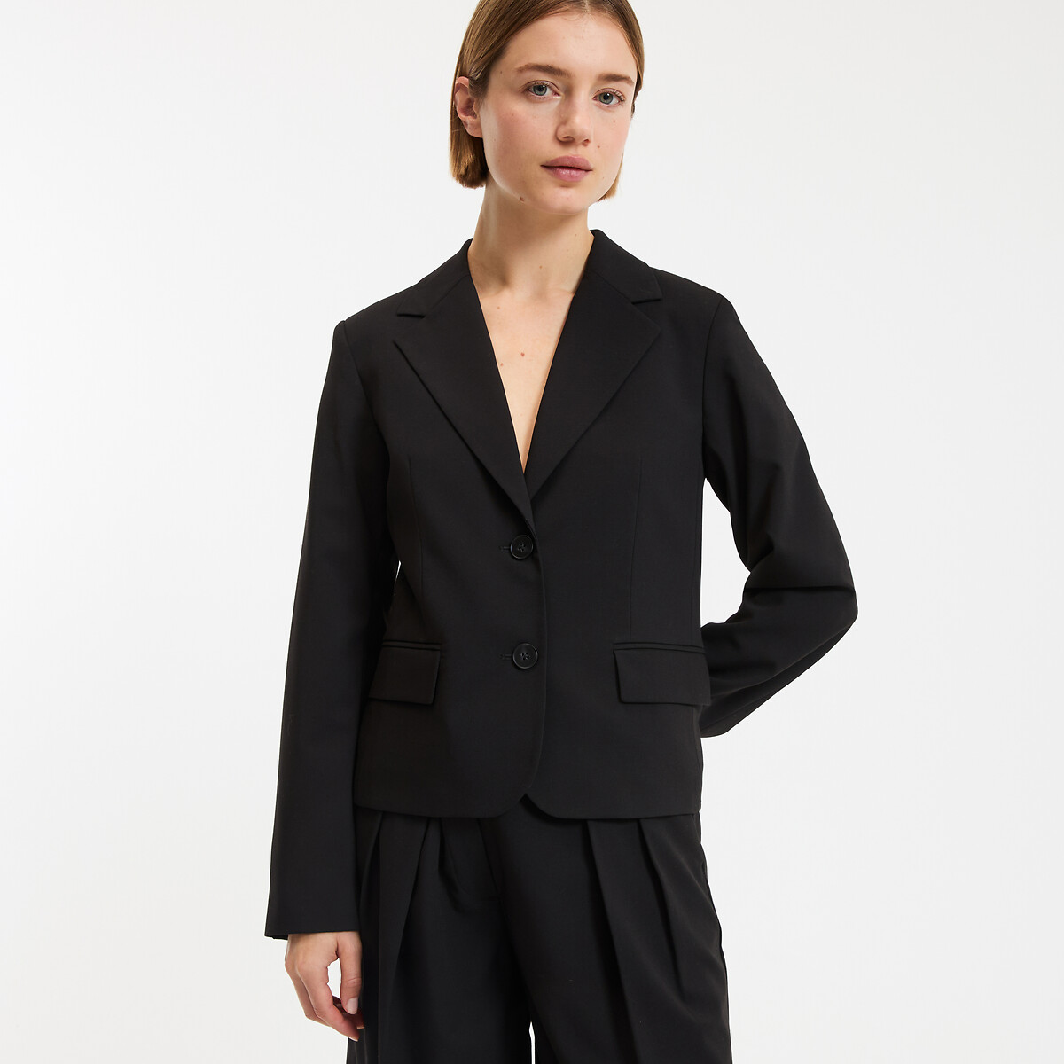 Κοντό σακάκι με στενή γραμμή