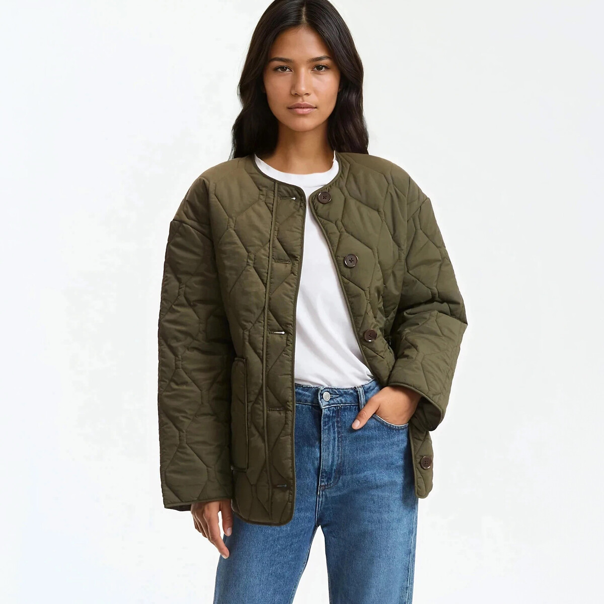 Κοντό καπιτονέ μπουφάν με κουμπιά