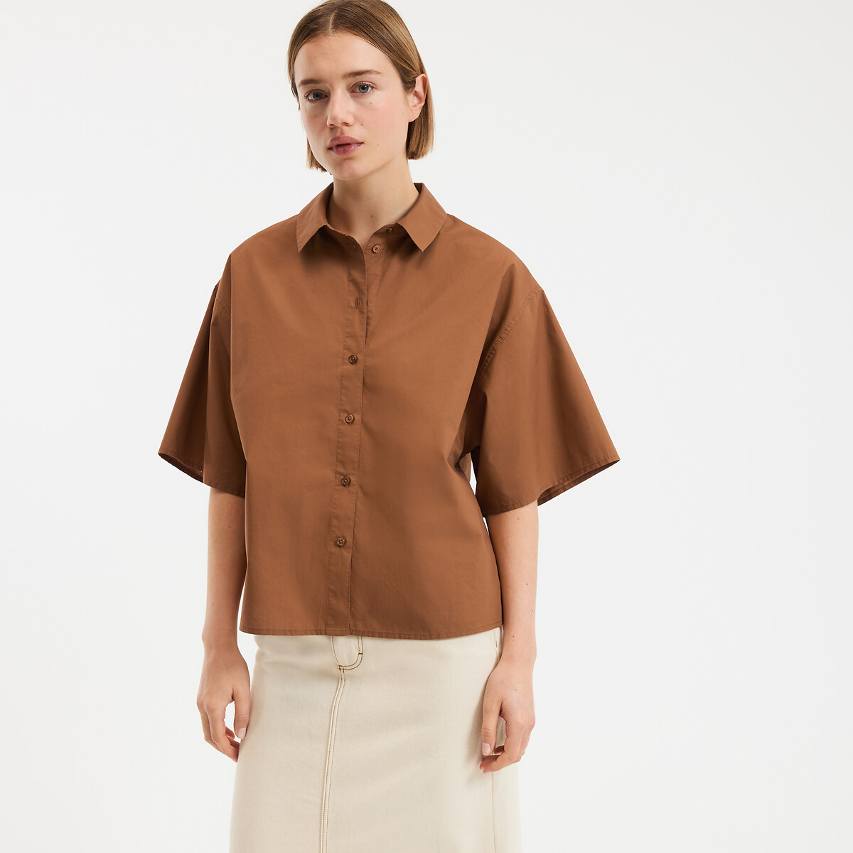 Πουκάμισο με κοντά μανίκια και κουμπιά μπροστά