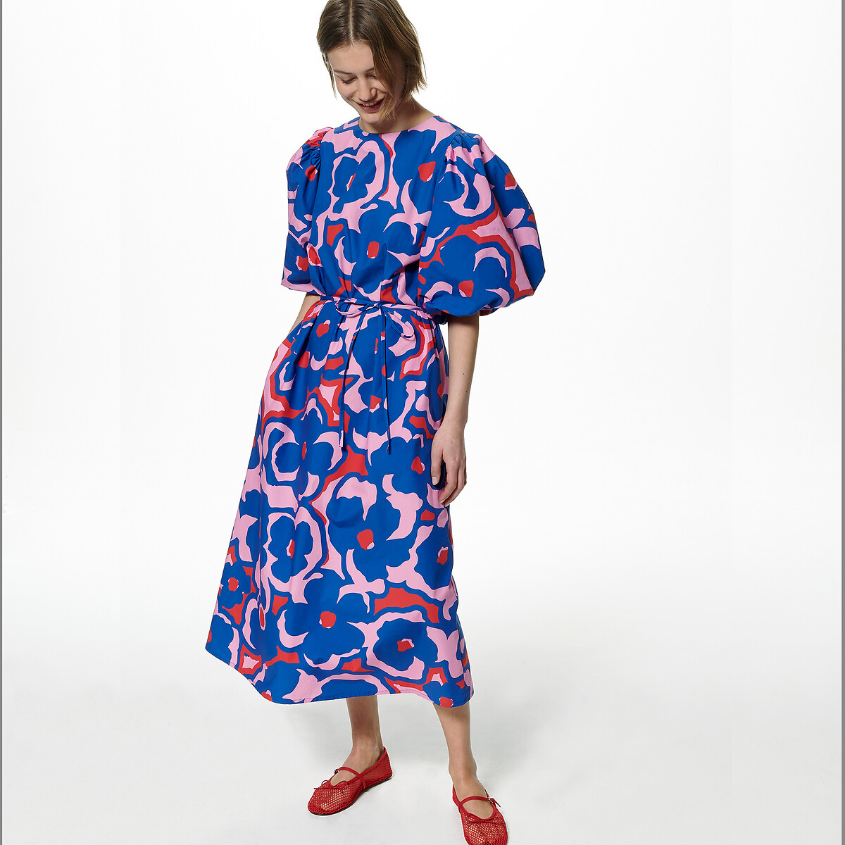 Μακρύ φαρδύ φόρεμα με φλοράλ σχέδιο και κοντά μανίκια