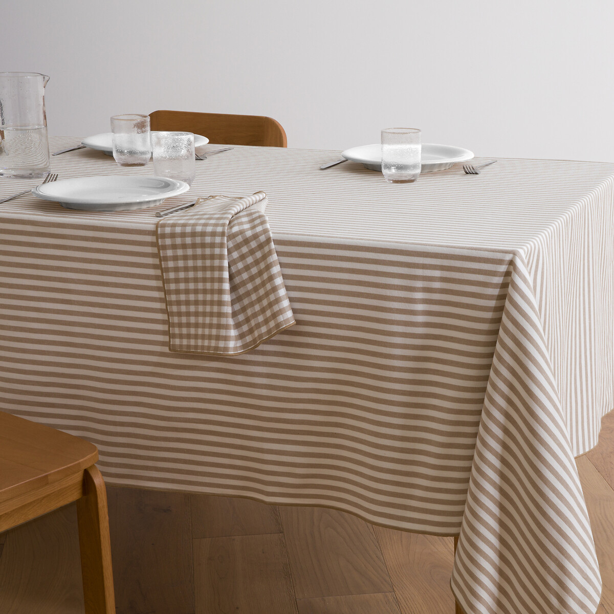 Ριγέ τραπεζομάντηλο από βαμμένο νήμα 150x150 cm