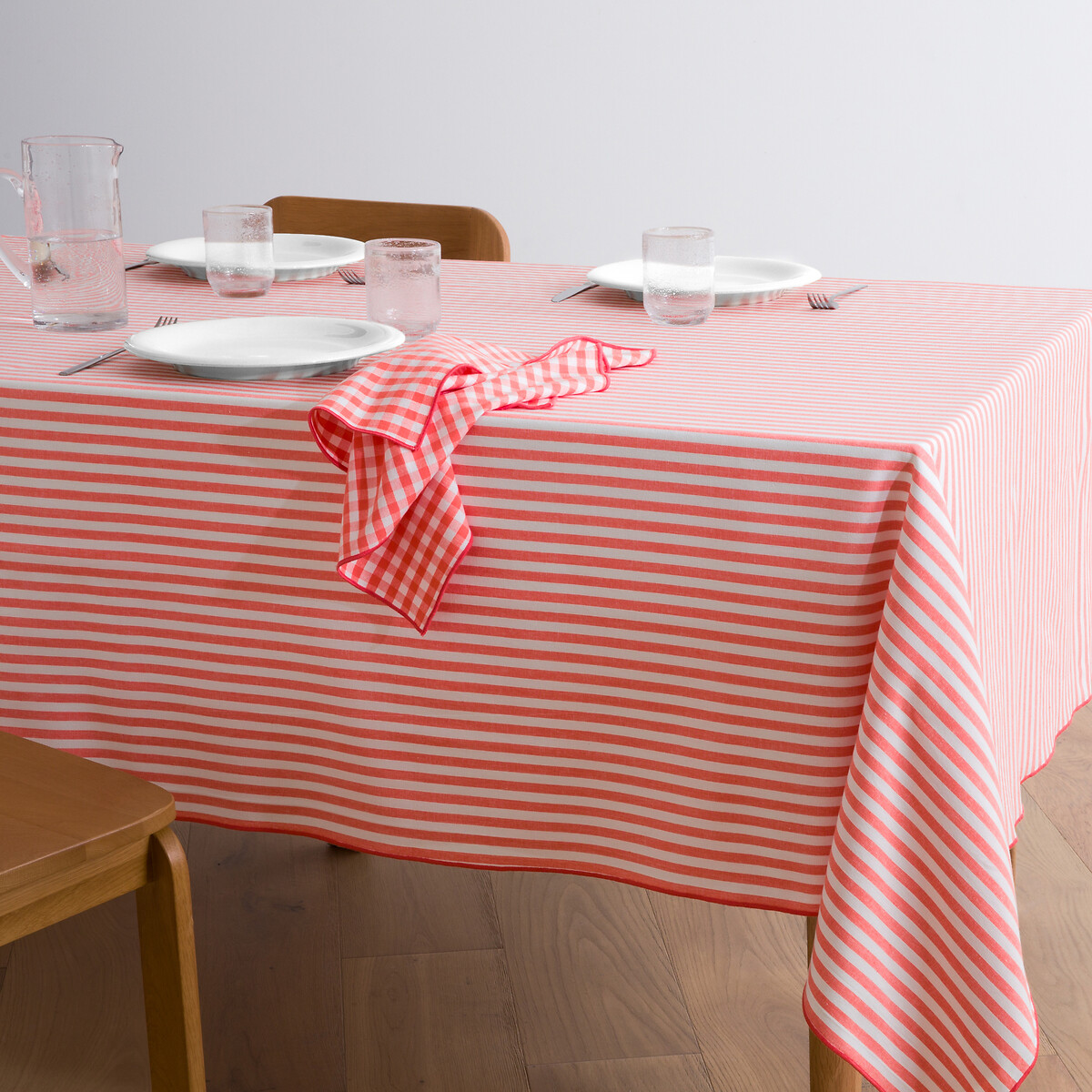Ριγέ τραπεζομάντηλο από βαμμένο νήμα 150x150 cm