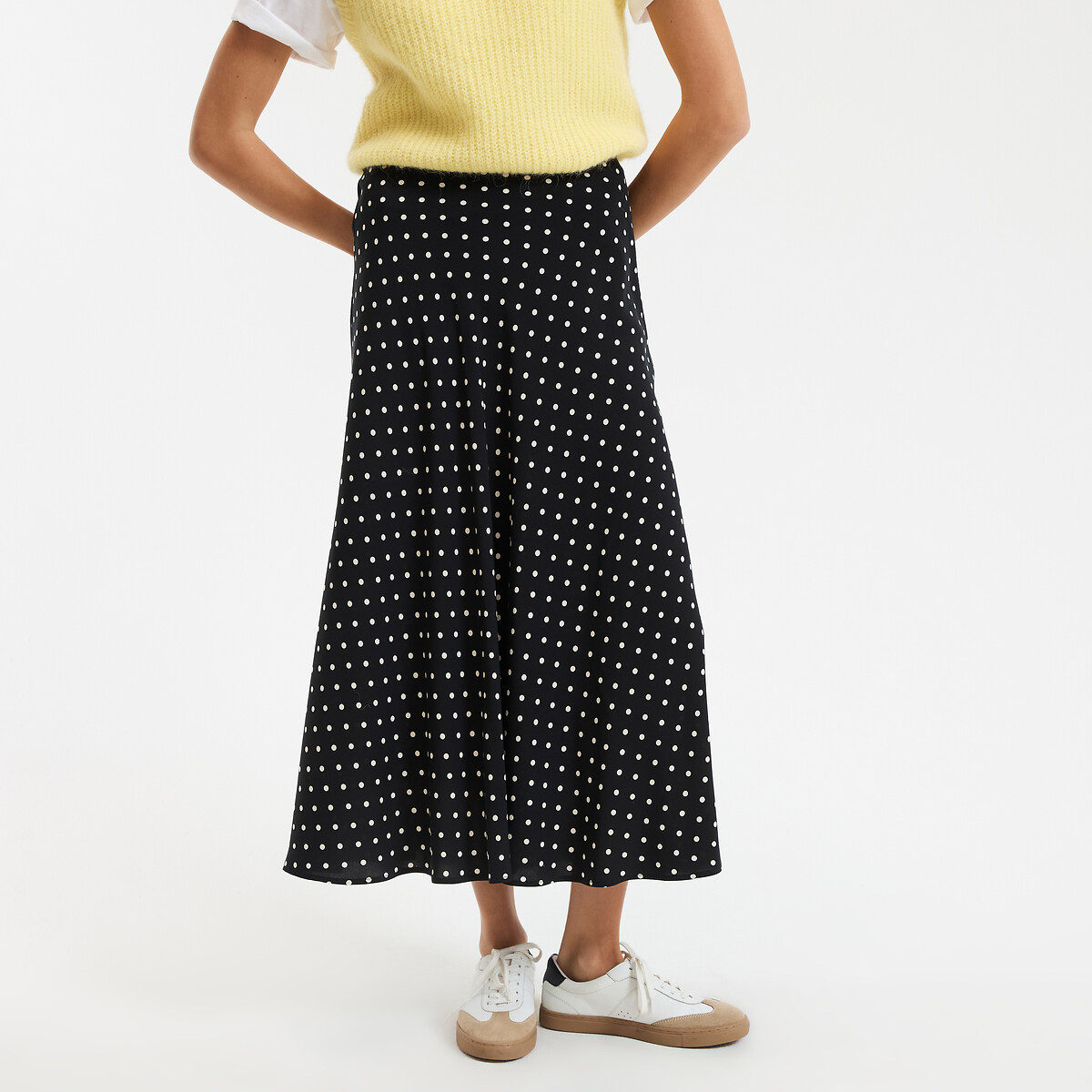 Μακριά φαρδιά φούστα με πουά σχέδιο