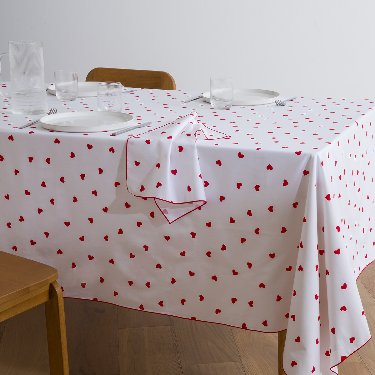Τραπεζομάντηλο βαμβακερό με καρδιές 150x150 cm