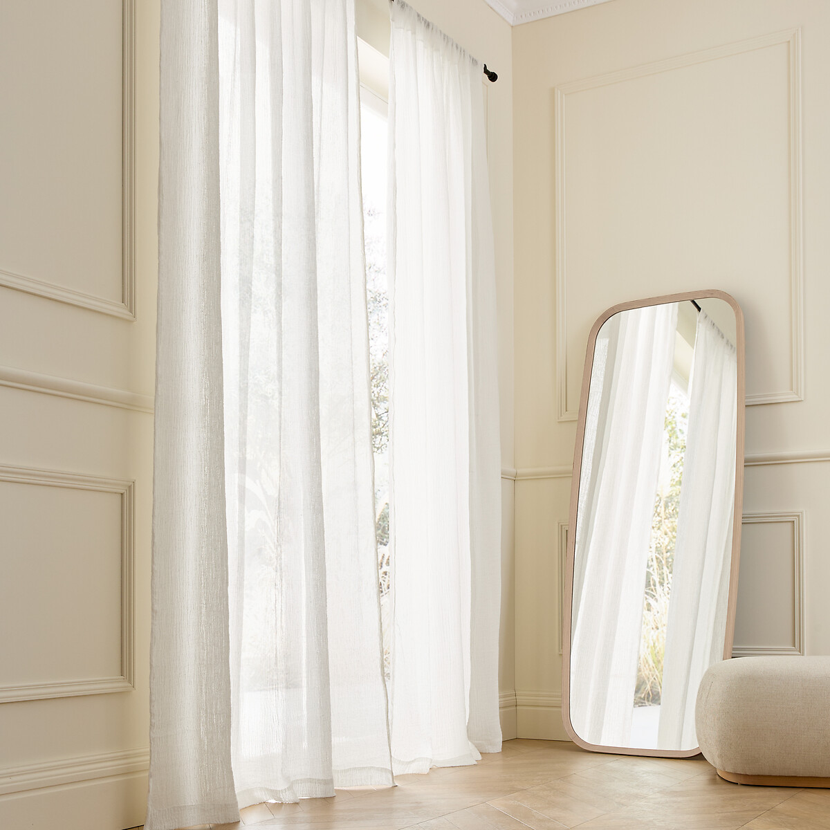 Διαφανής λινή κουρτίνα με διακοσμητικά ανοίγματα 140x320 cm