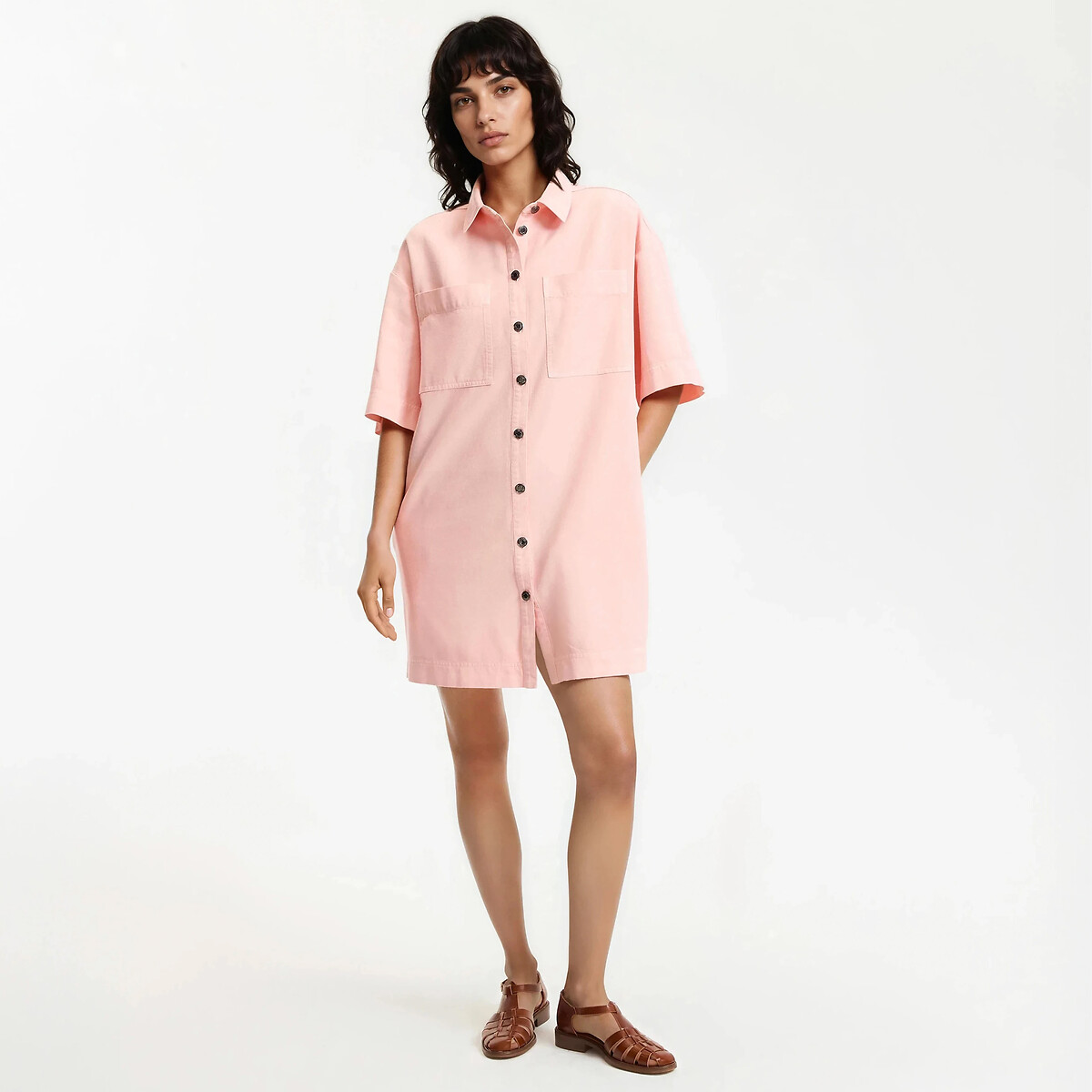 Κοντό σεμιζιέ φόρεμα με κοντά μανίκια