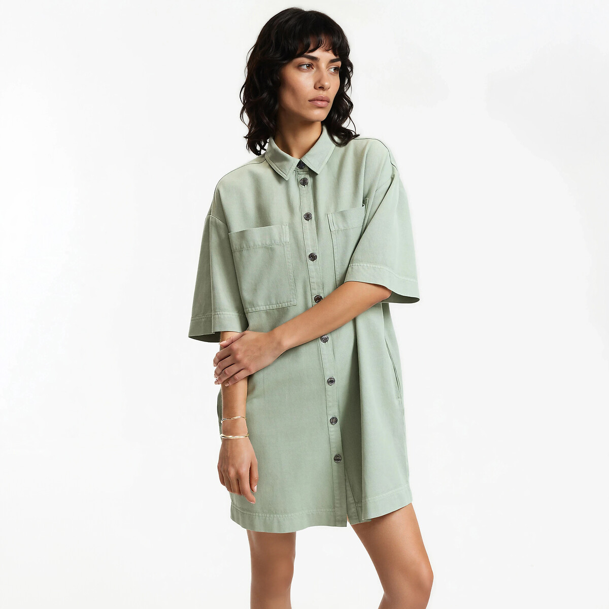 Κοντό σεμιζιέ φόρεμα με κοντά μανίκια