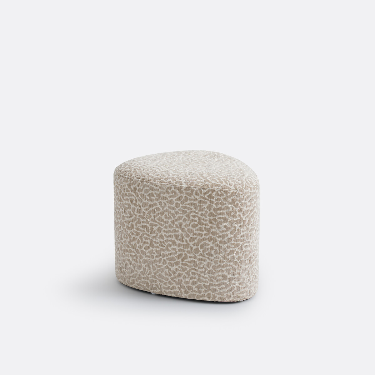 Πουφ τρίγωνο από υλικό μπουκλέ με λεοπάρ μοτίβο Μ44xΠ52xΥ40cm