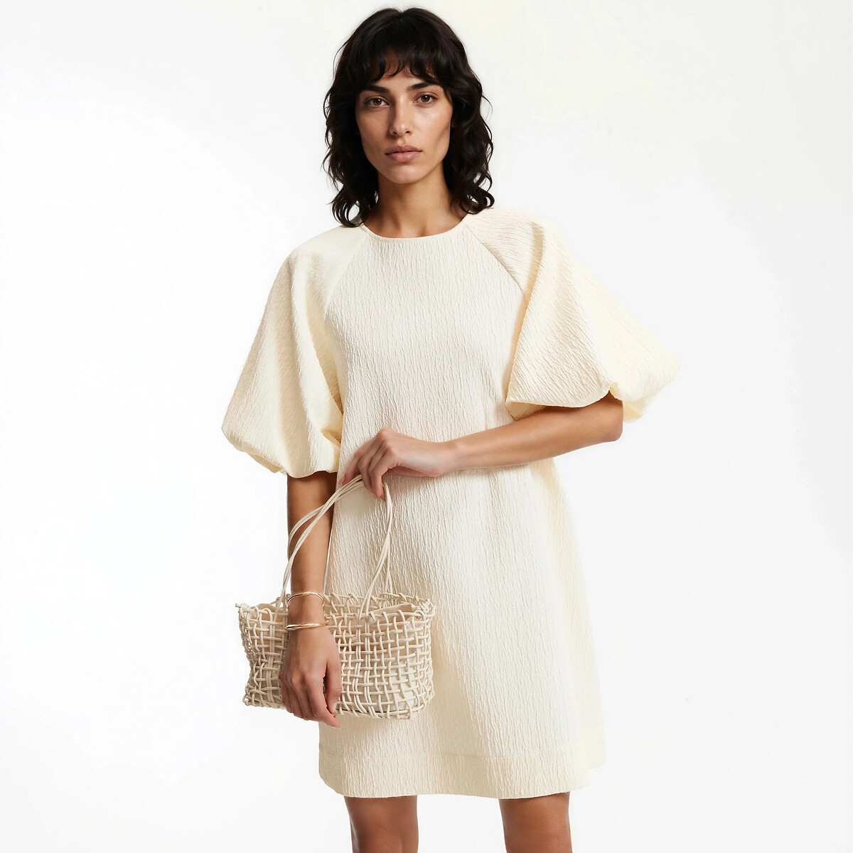 Κοντό φόρεμα με φουσκωτά κοντά μανίκια