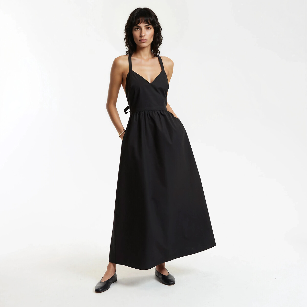 Μακρύ φόρεμα με τιράντες και V λαιμόκοψη