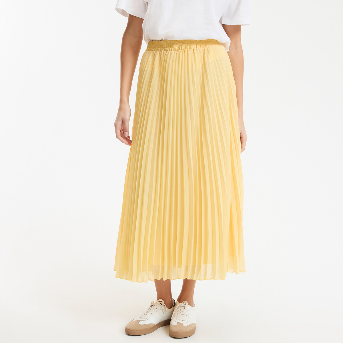 Μακριά πλισέ φούστα σε άλφα γραμμή