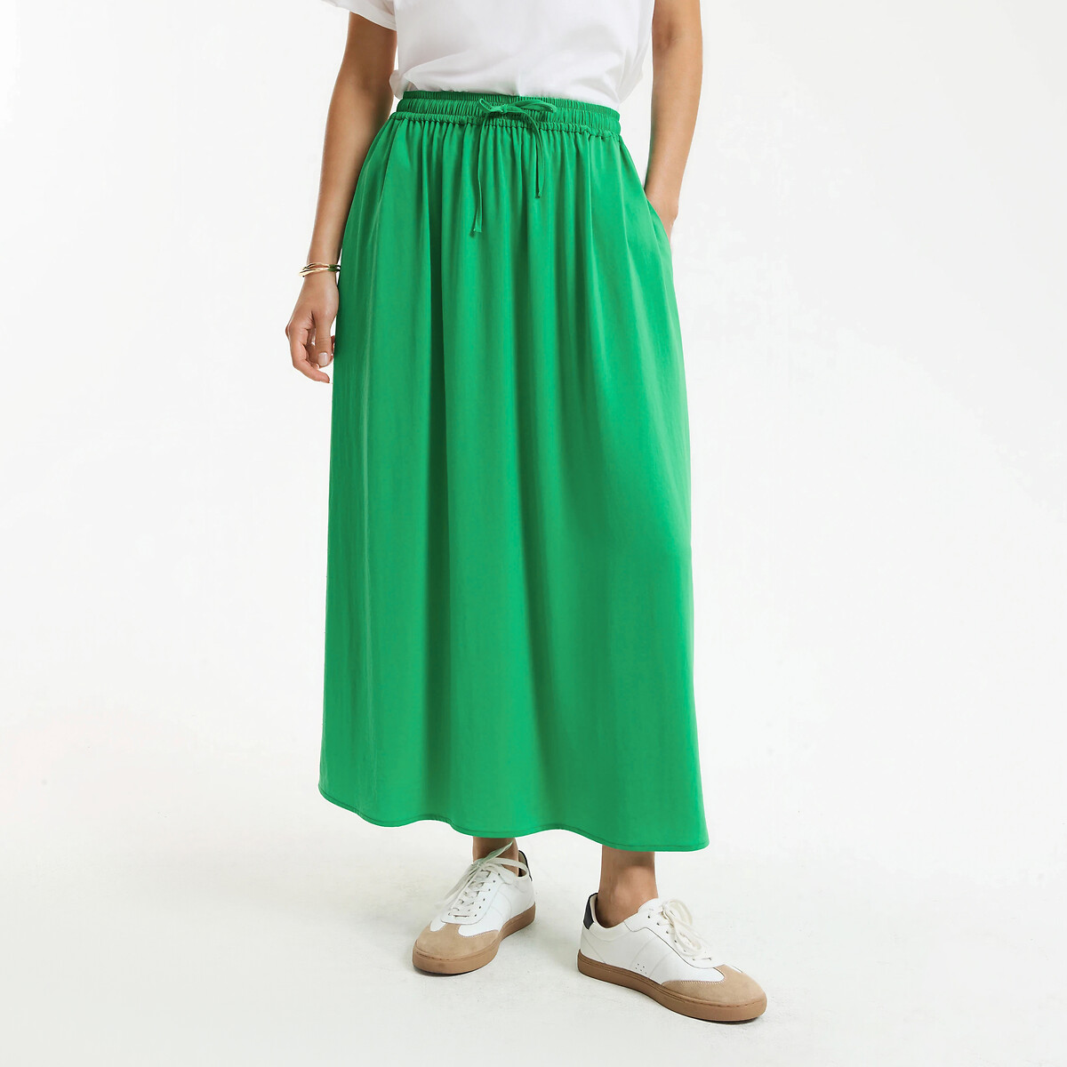 Μακριά αέρινη φούστα με λάστιχο στη μέση