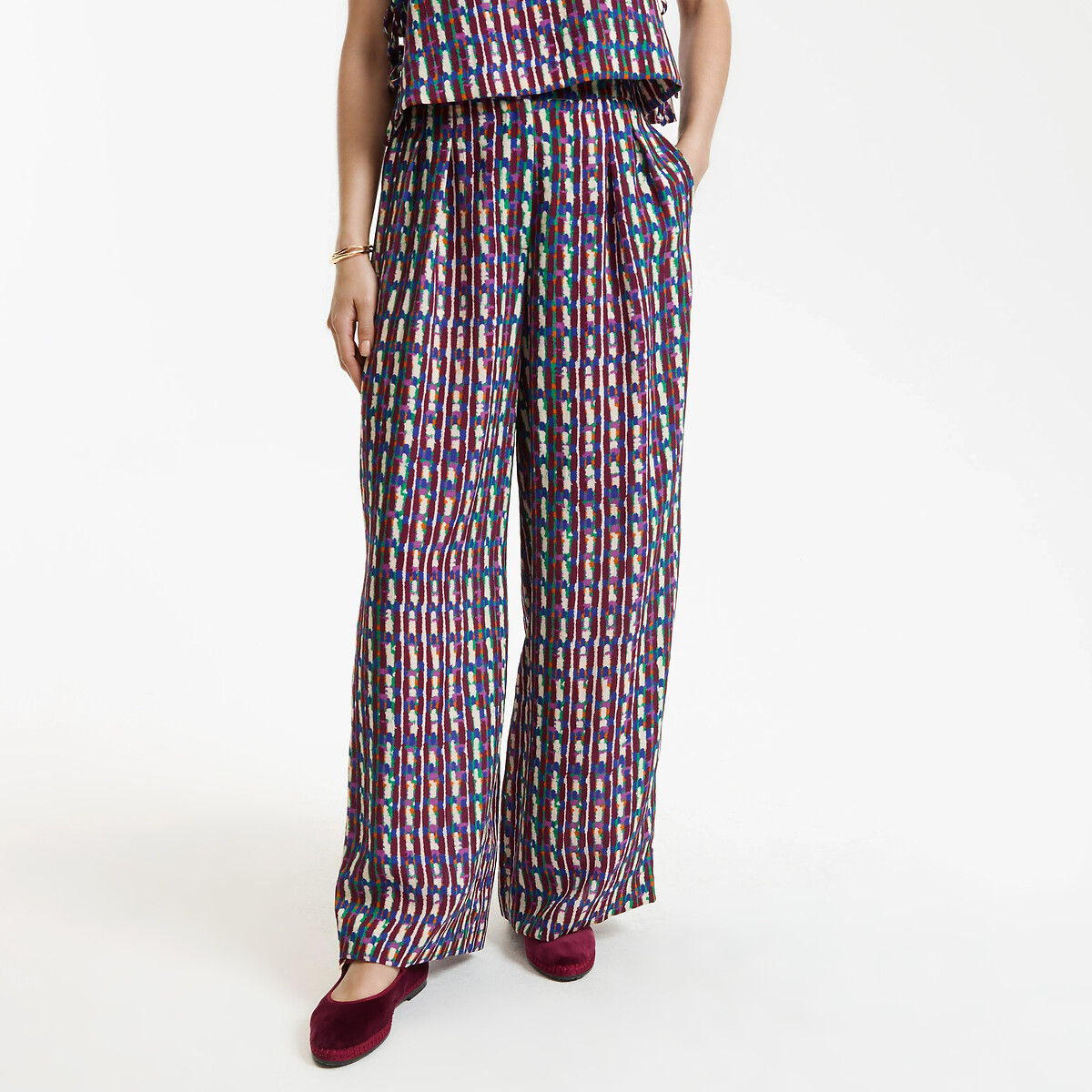 Παντελόνι φαρδύ με λάστιχο στη μέση και σχέδιο