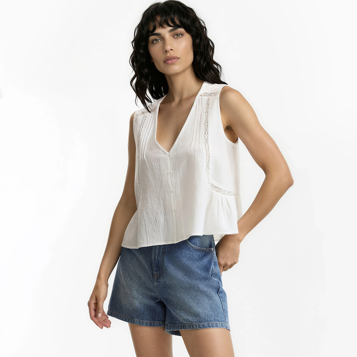 Κεντητή μπλούζα με V λαιμόκοψη