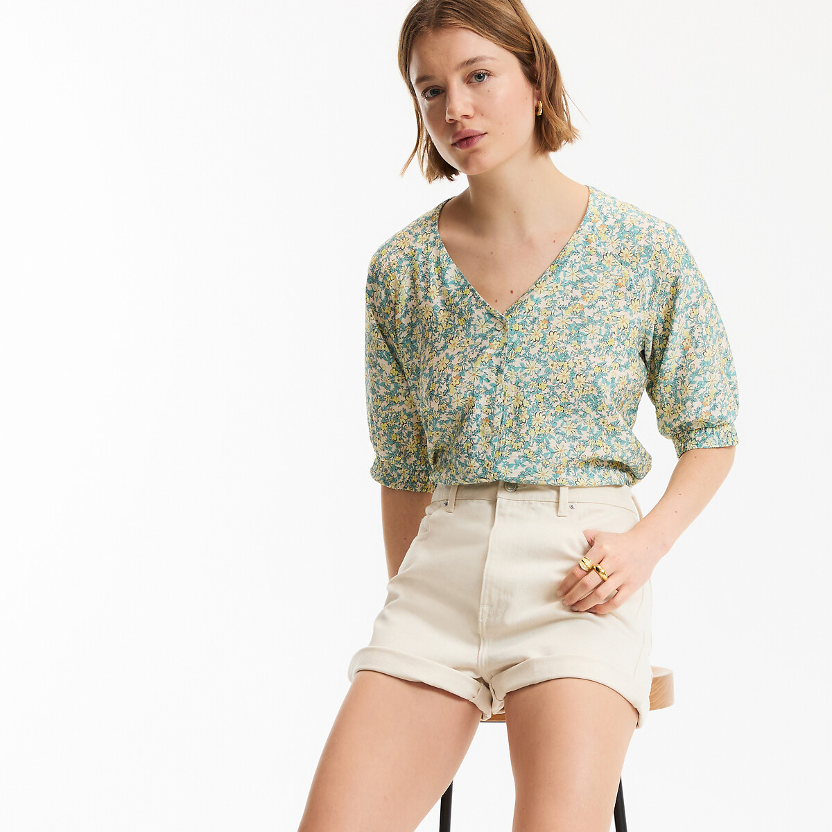 ΜΠΛΟΥΖΑ ΛΕΥΚΗ ΜΕ V ΛΑΙΜΟΚΟΨΗ ΛΕΥΚΟ