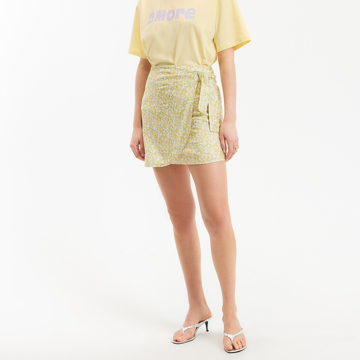 Κοντή ίσια φούστα με φλοράλ μοτίβο και δέσιμο