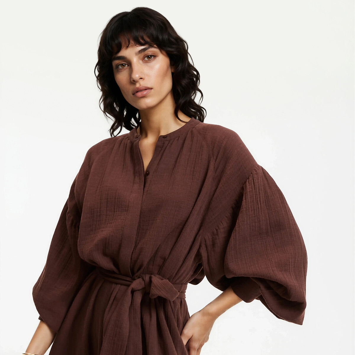 Μακρύ φόρεμα με μακριά μανίκια και ζώνη