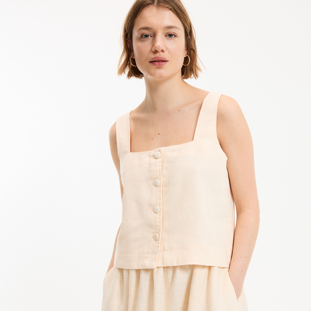 Λινό τοπ με τιράντες και κουμπιά στην πλάτη