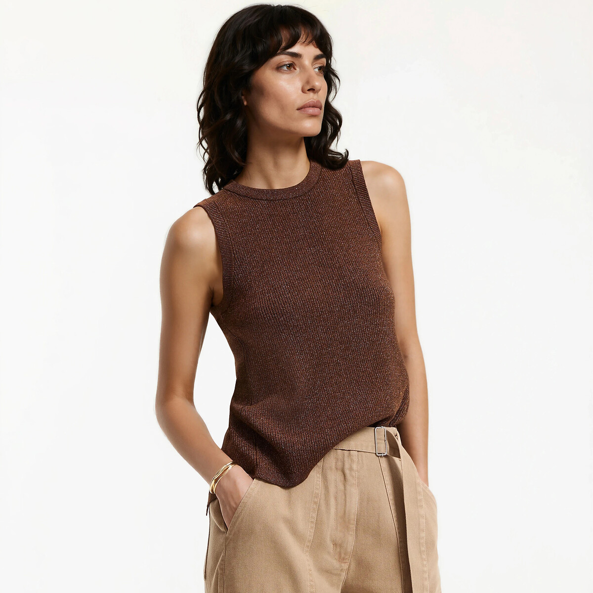 Αμάνικο πλεκτό τοπ με γυαλιστερή υφή και ανοιχτή πλάτη