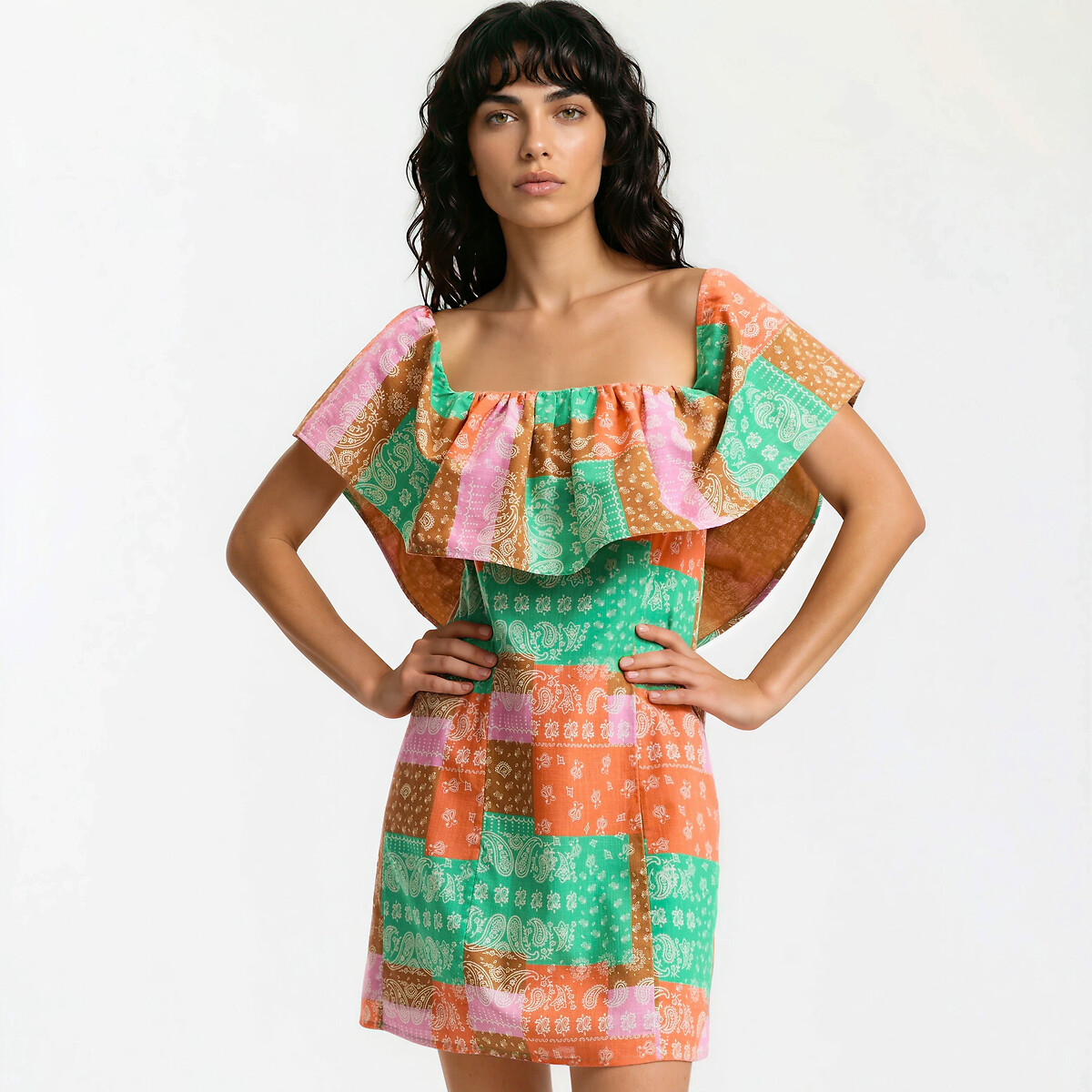 Κοντό φόρεμα με βολάν και τύπωμα λαχούρια