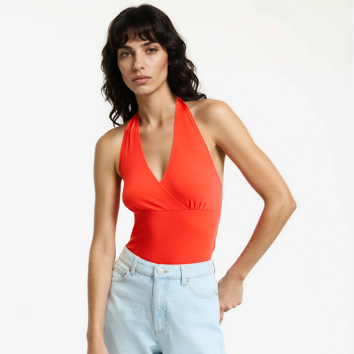 Αμάνικο τοπ με σταυρωτό ντεκολτέ και ζέρσεϊ ύφασμα