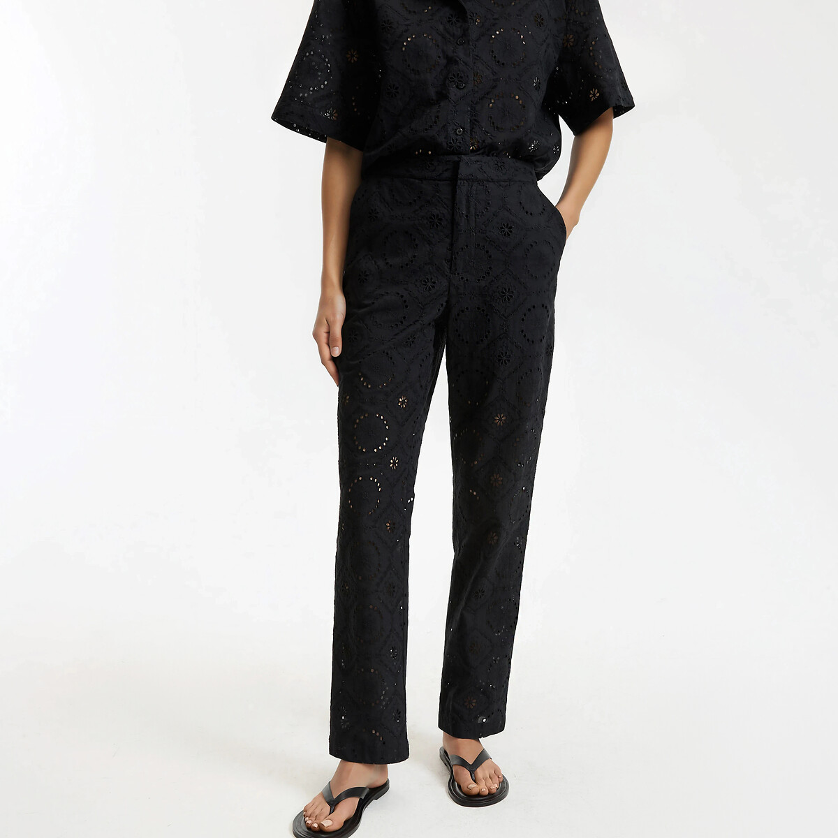 Ίσιο παντελόνι με αγγλική δαντέλα