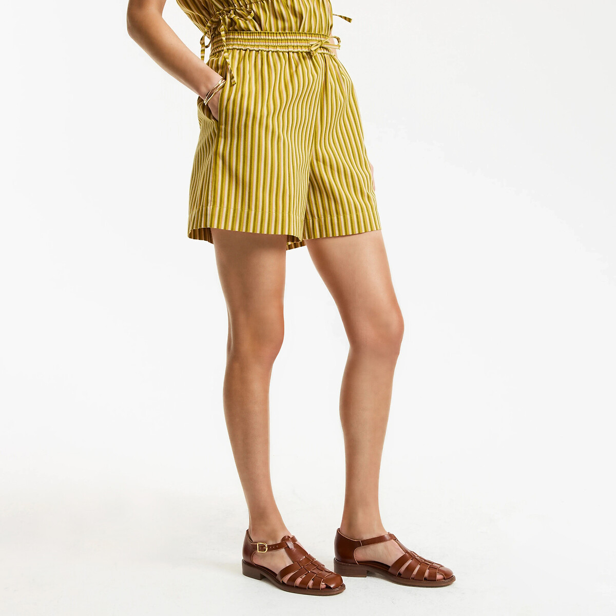 Ριγέ σορτς με ελαστική μέση