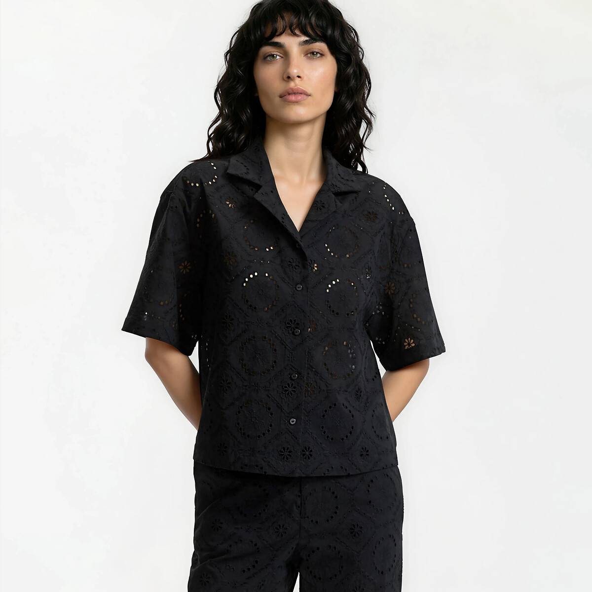 Πουκάμισο με κοντά μανίκια από αγγλική δαντέλα