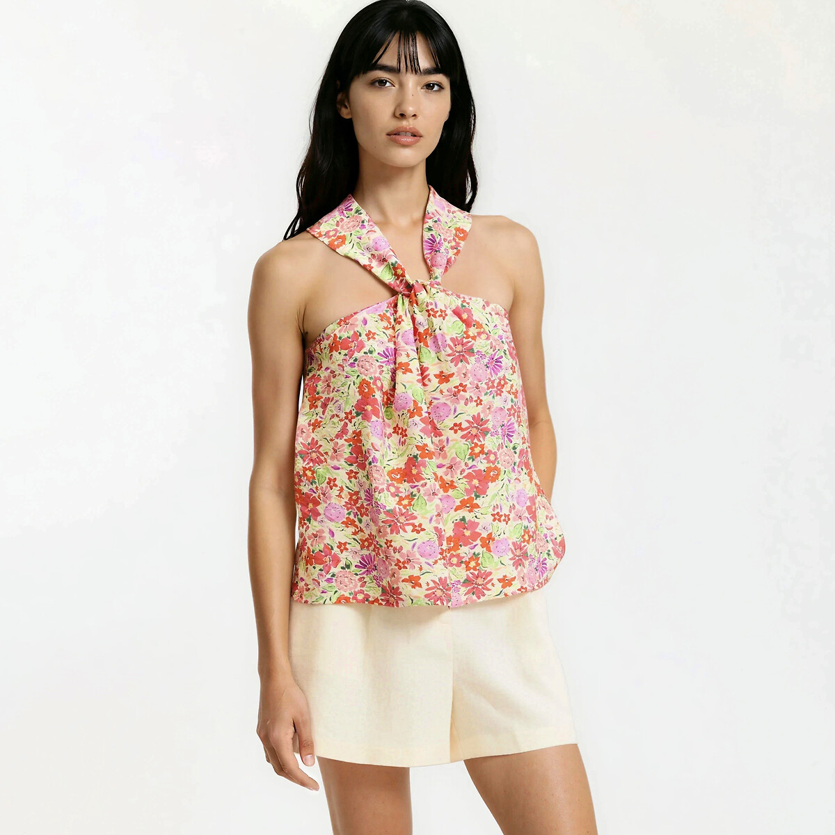 Γυναικείο τοπ με σταυρωτές τιράντες μπροστά και φλοράλ σχέδιο