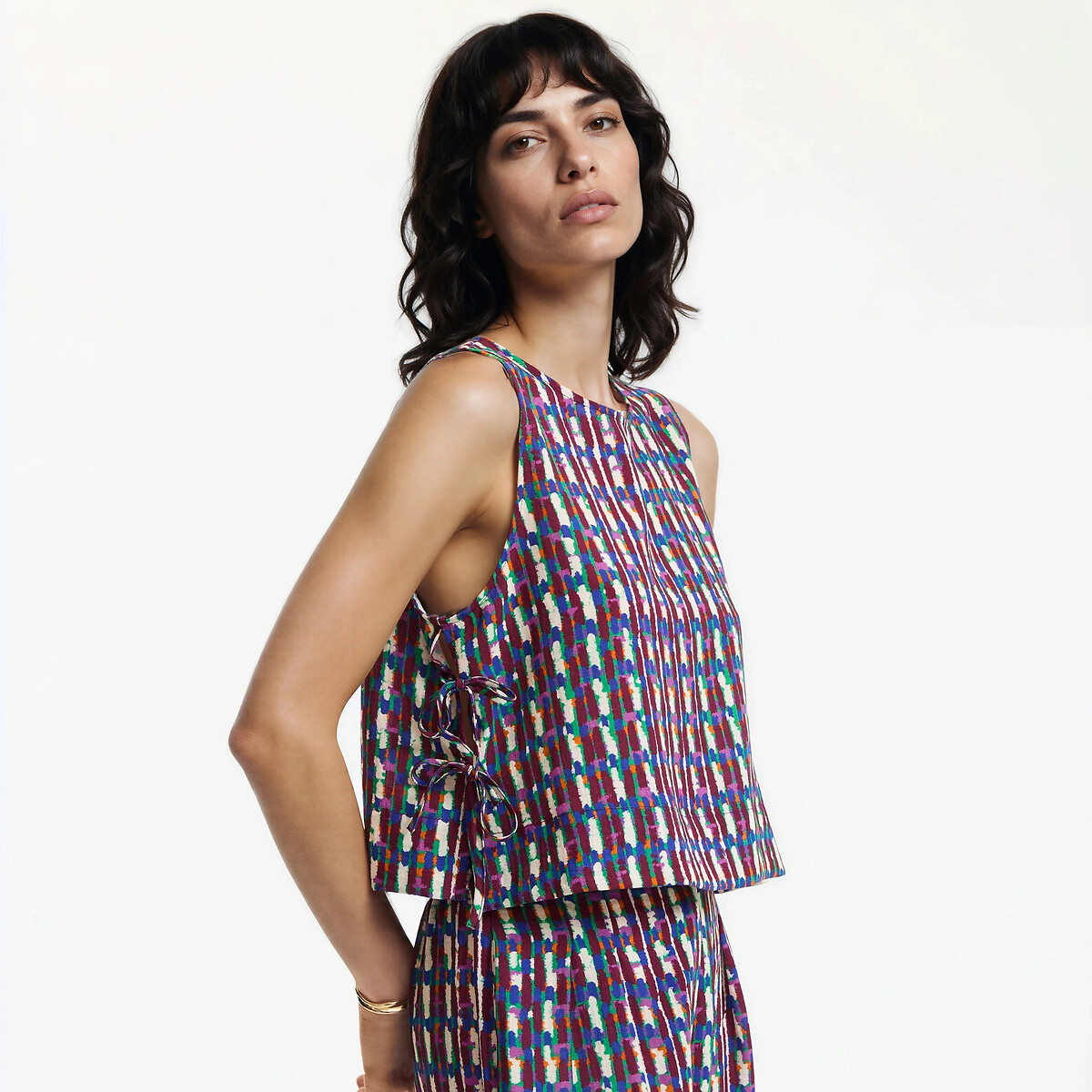 Αμάνικο τοπ με στάμπα και δέσιμο στα πλαϊνά