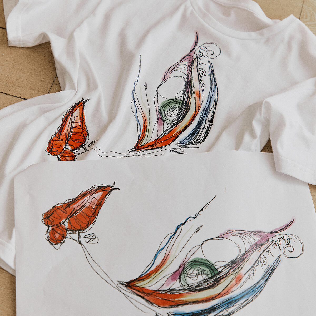 Κοντομάνικο μπλουζάκι με στρογγυλή λαιμόκοψη και γραφικό τύπωμα