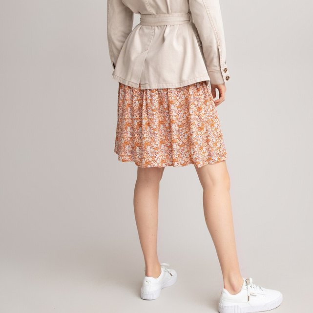 Κοντή φούστα με βολάν και φλοράλ μοτίβο