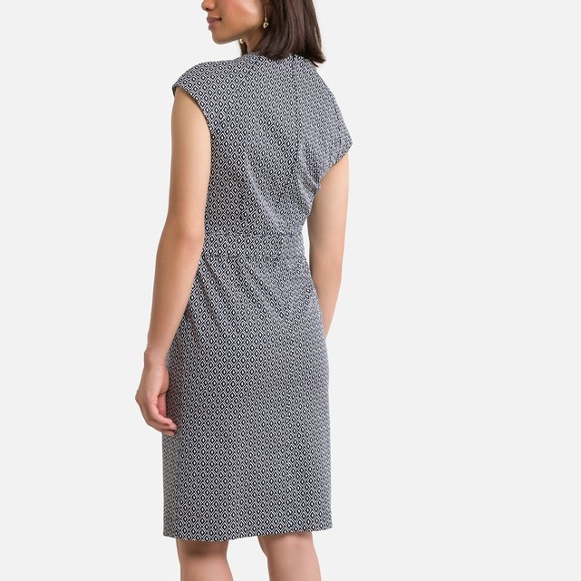 Eμπριμέ μίντι φόρεμα με γεωμετρικό μοτίβο σε ίσια γραμμή