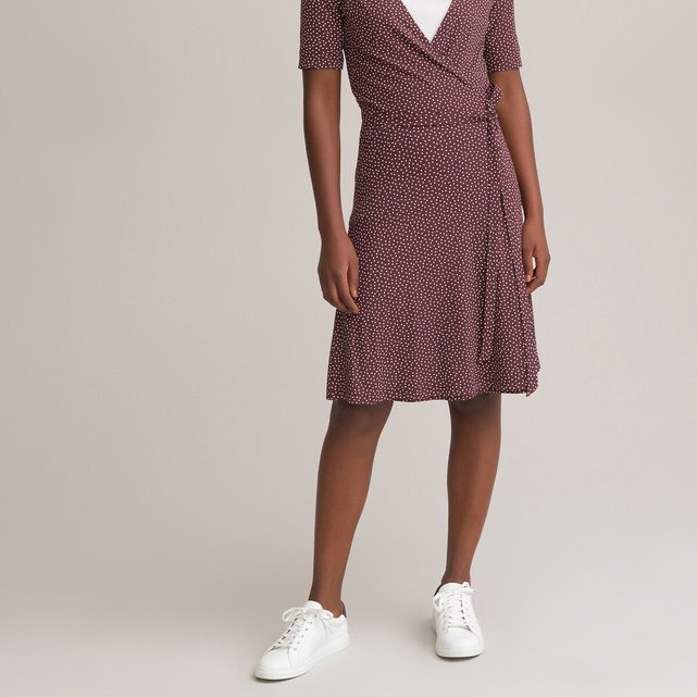 Κοντό φόρεμα-φάκελος με πουά μοτίβο