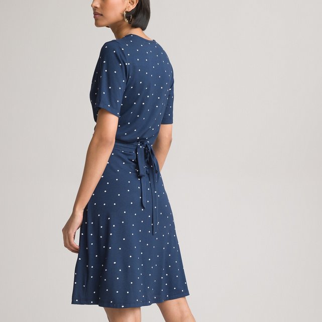 Κοντομάνικο φόρεμα-φάκελος με πουά μοτίβο