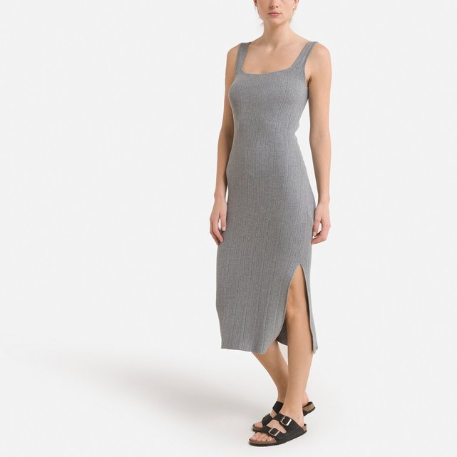 Μακρύ εφαρμοστό φόρεμα με τιράντες, Studios