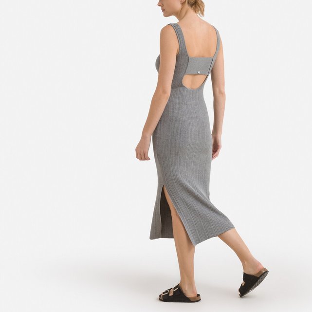 Μακρύ εφαρμοστό φόρεμα με τιράντες, Studios